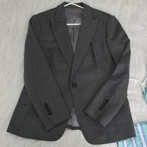 Classic Women's Gray Single-Breasted Blazer